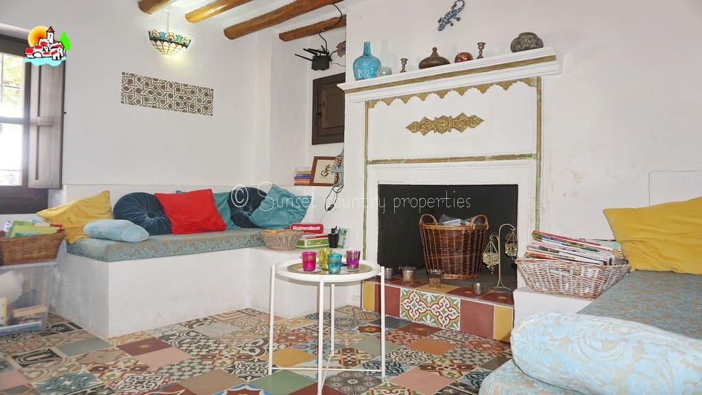 6 soveværelse Finca/Landehus til salg i Archidona med swimmingpool garage - € 425.000 (Ref: 9216356)