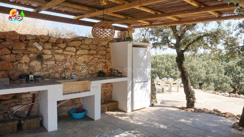 6 soveværelse Finca/Landehus til salg i Archidona med swimmingpool garage - € 425.000 (Ref: 9216356)