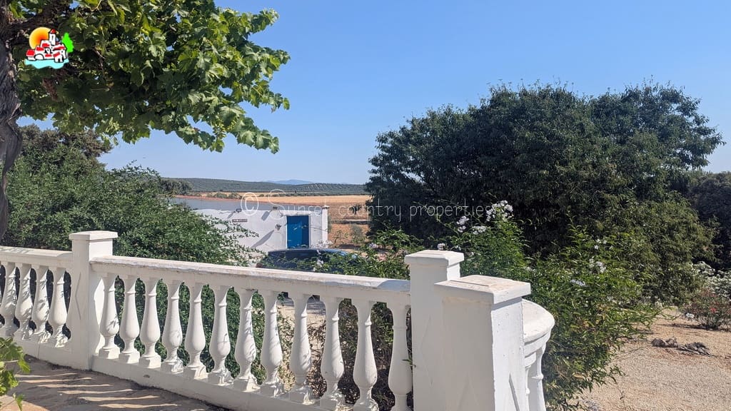 6 soveværelse Finca/Landehus til salg i Archidona med swimmingpool garage - € 425.000 (Ref: 9216356)