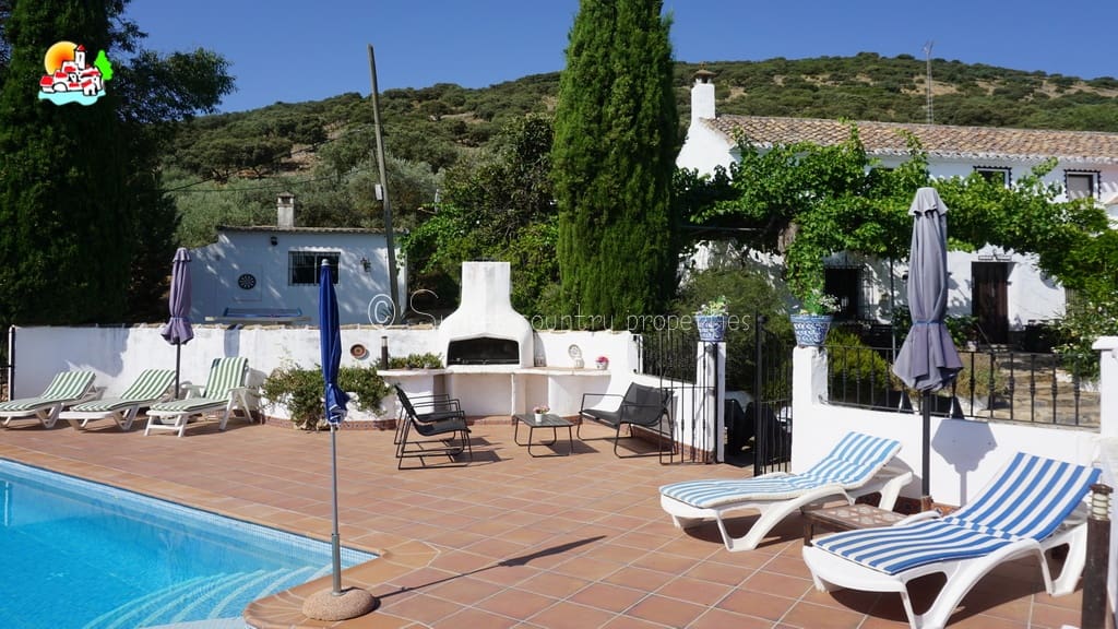 6 soveværelse Finca/Landehus til salg i Archidona med swimmingpool garage - € 425.000 (Ref: 9216356)