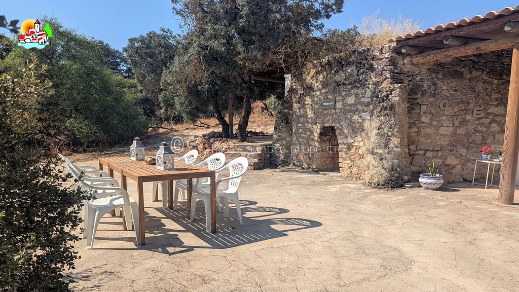 6 soveværelse Finca/Landehus til salg i Archidona med swimmingpool garage - € 425.000 (Ref: 9216356)