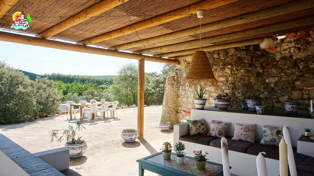 6 soveværelse Finca/Landehus til salg i Archidona med swimmingpool garage - € 425.000 (Ref: 9216356)