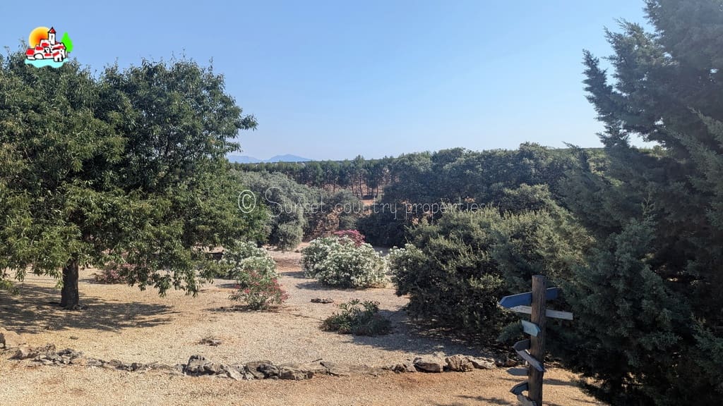 6 soveværelse Finca/Landehus til salg i Archidona med swimmingpool garage - € 425.000 (Ref: 9216356)