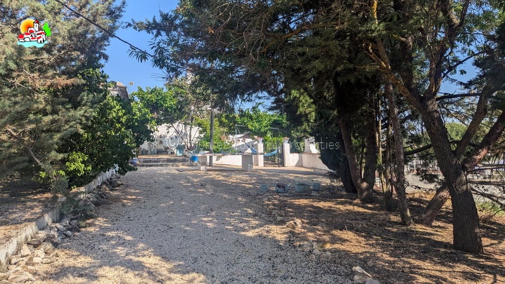 6 soveværelse Finca/Landehus til salg i Archidona med swimmingpool garage - € 425.000 (Ref: 9216356)