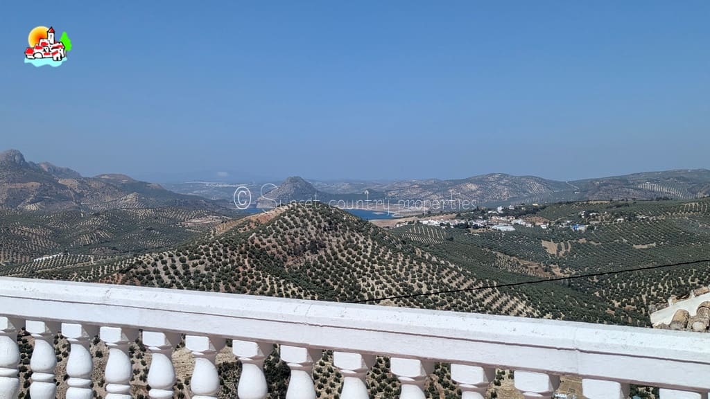 6 soveværelse Finca/Landehus til salg i Iznajar med swimmingpool - € 469.000 (Ref: 9216357)