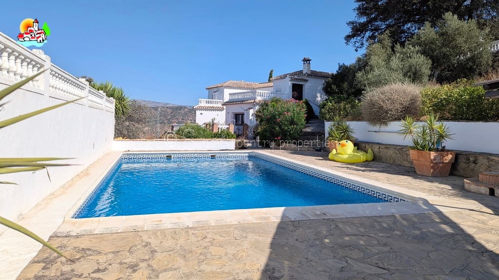 6 soveværelse Finca/Landehus til salg i Iznajar med swimmingpool - € 469.000 (Ref: 9216357)