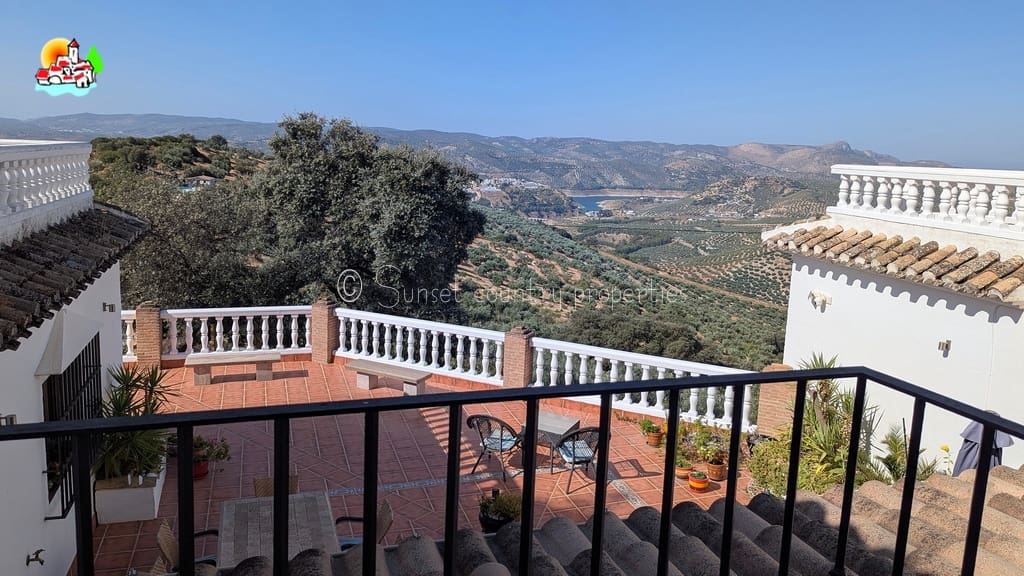 6 soveværelse Finca/Landehus til salg i Iznajar med swimmingpool - € 469.000 (Ref: 9216357)