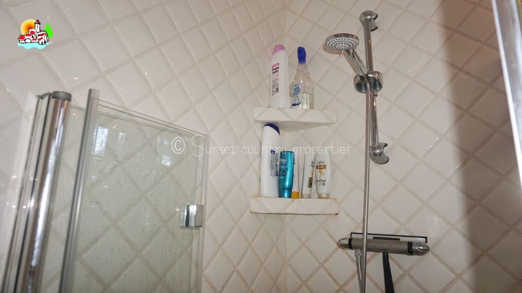 6 soveværelse Finca/Landehus til salg i Iznajar med swimmingpool - € 469.000 (Ref: 9216357)