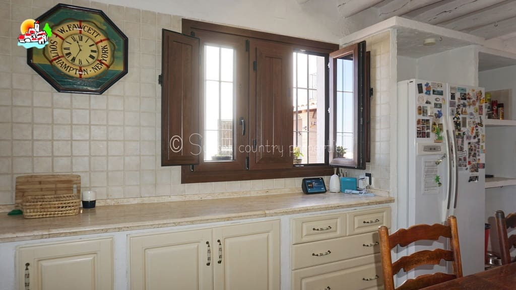 6 soveværelse Finca/Landehus til salg i Iznajar med swimmingpool - € 469.000 (Ref: 9216357)