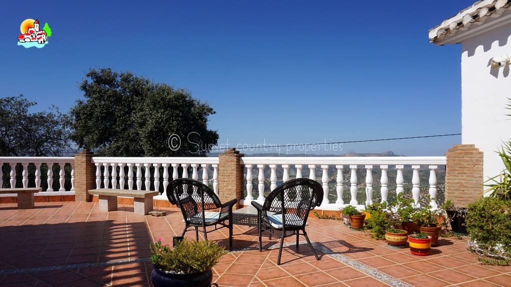 6 soveværelse Finca/Landehus til salg i Iznajar med swimmingpool - € 469.000 (Ref: 9216357)