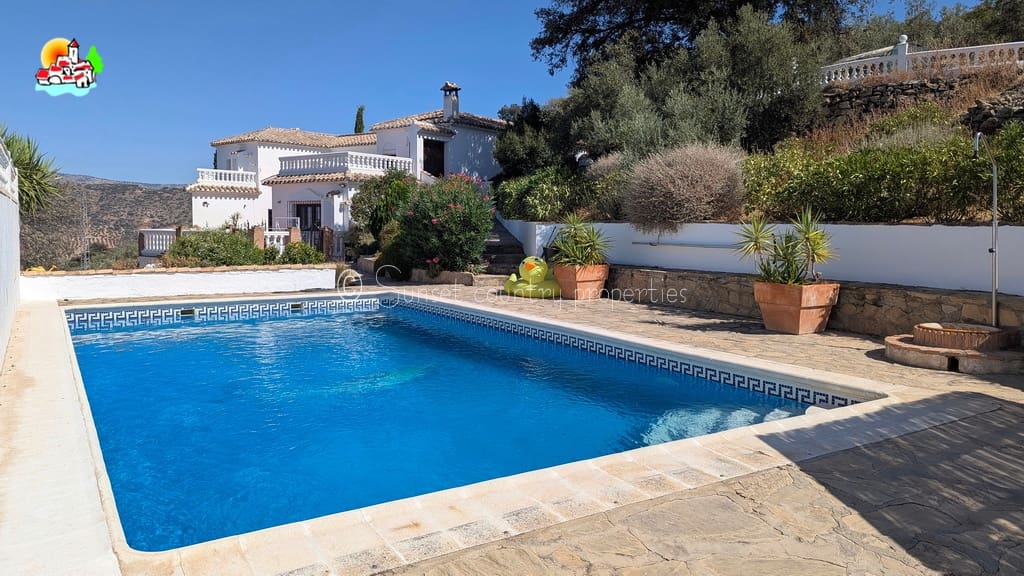 6 soveværelse Finca/Landehus til salg i Iznajar med swimmingpool - € 469.000 (Ref: 9216357)