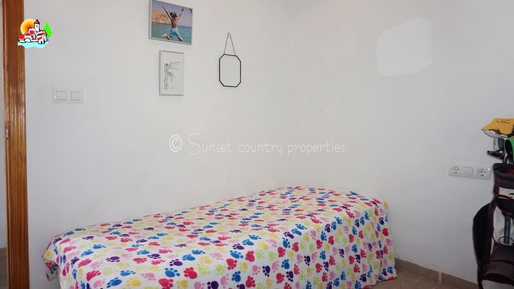 6 soveværelse Finca/Landehus til salg i Iznajar med swimmingpool - € 469.000 (Ref: 9216357)