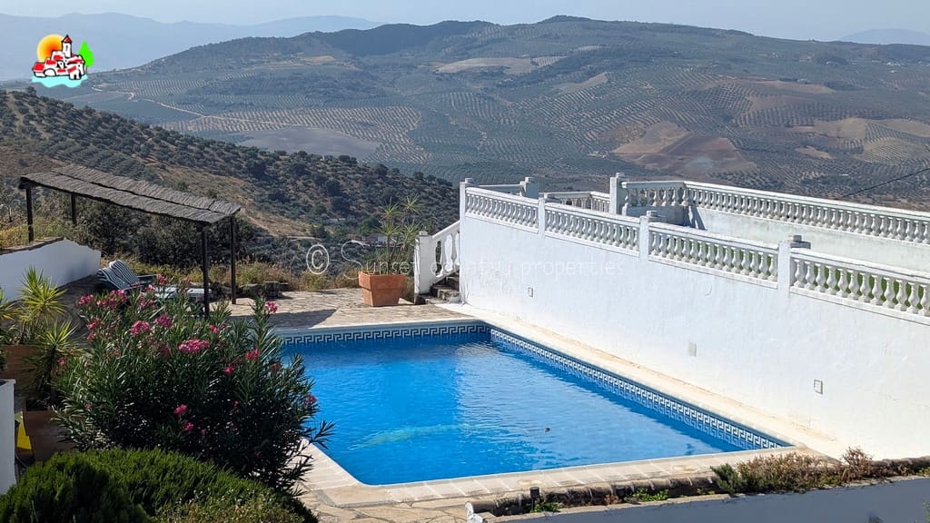 6 soveværelse Finca/Landehus til salg i Iznajar med swimmingpool - € 469.000 (Ref: 9216357)