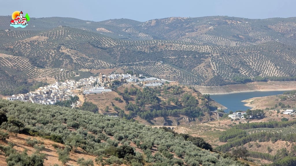 6 soveværelse Finca/Landehus til salg i Iznajar med swimmingpool - € 469.000 (Ref: 9216357)