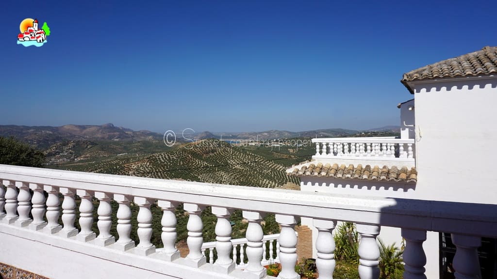 6 soveværelse Finca/Landehus til salg i Iznajar med swimmingpool - € 469.000 (Ref: 9216357)