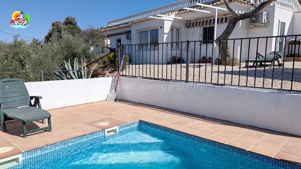 6 soveværelse Finca/Landehus til salg i Iznajar med swimmingpool - € 469.000 (Ref: 9216357)