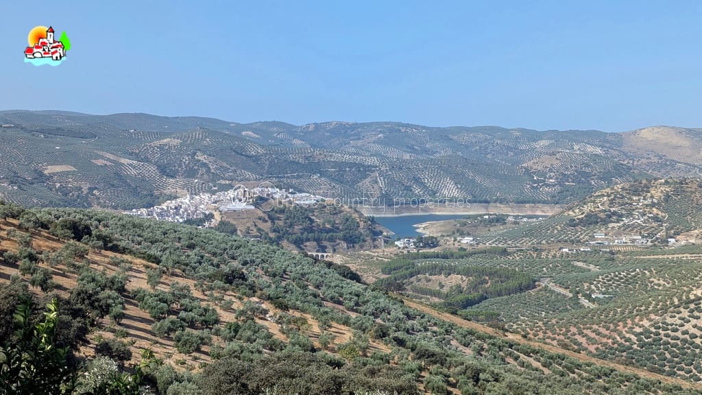 6 soveværelse Finca/Landehus til salg i Iznajar med swimmingpool - € 469.000 (Ref: 9216357)