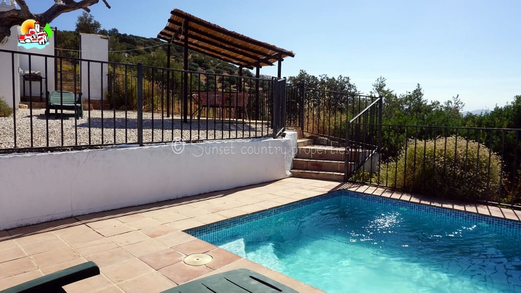 6 soveværelse Finca/Landehus til salg i Iznajar med swimmingpool - € 469.000 (Ref: 9216357)