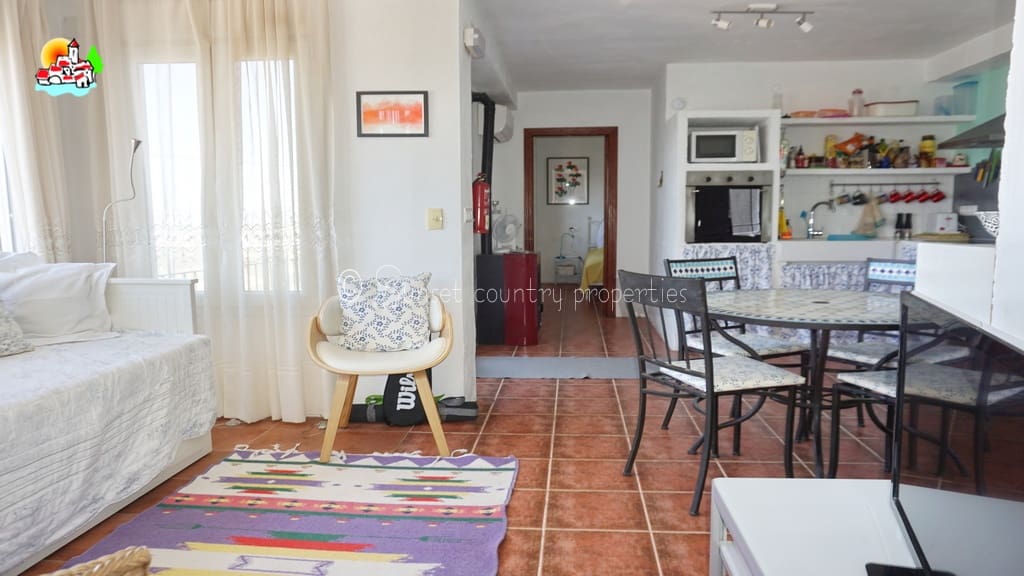 6 soveværelse Finca/Landehus til salg i Iznajar med swimmingpool - € 469.000 (Ref: 9216357)