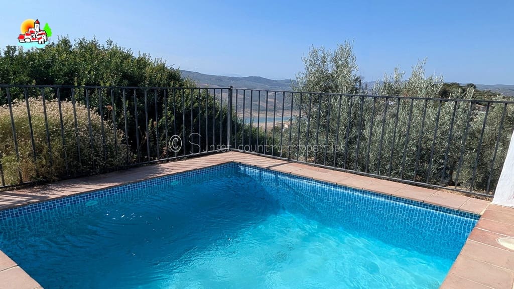 6 soveværelse Finca/Landehus til salg i Iznajar med swimmingpool - € 469.000 (Ref: 9216357)