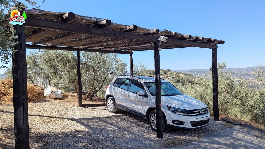 6 soveværelse Finca/Landehus til salg i Iznajar med swimmingpool - € 469.000 (Ref: 9216357)