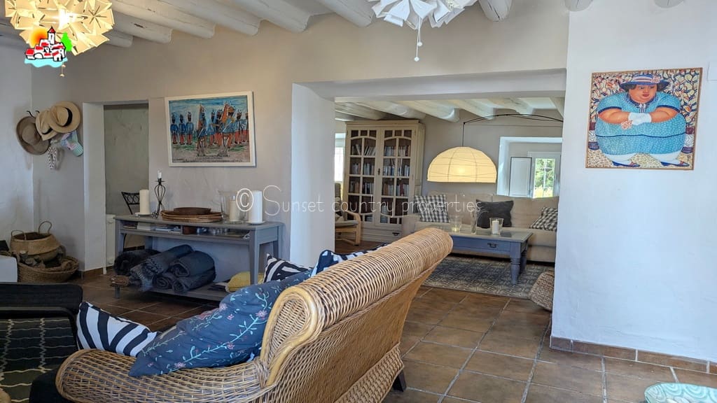 3 soveværelse Finca/Landehus til salg i Iznajar med swimmingpool garage - € 399.950 (Ref: 9239299)