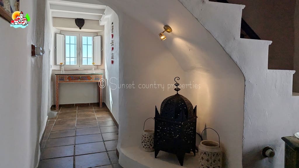 3 soveværelse Finca/Landehus til salg i Iznajar med swimmingpool garage - € 399.950 (Ref: 9239299)