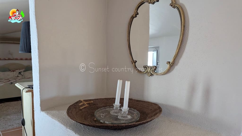 3 soveværelse Finca/Landehus til salg i Iznajar med swimmingpool garage - € 399.950 (Ref: 9239299)