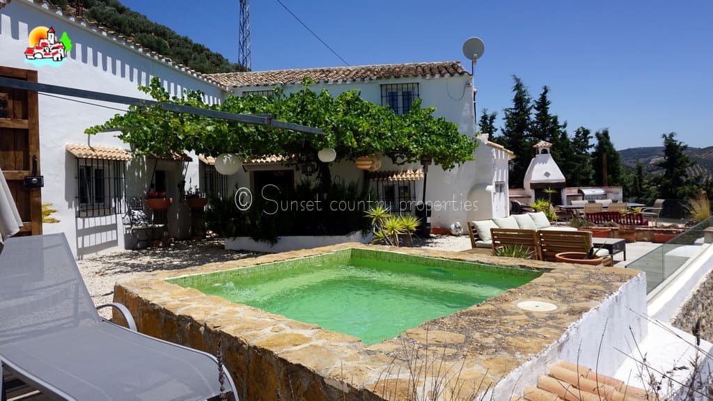 3 soveværelse Finca/Landehus til salg i Iznajar med swimmingpool garage - € 399.950 (Ref: 9239299)