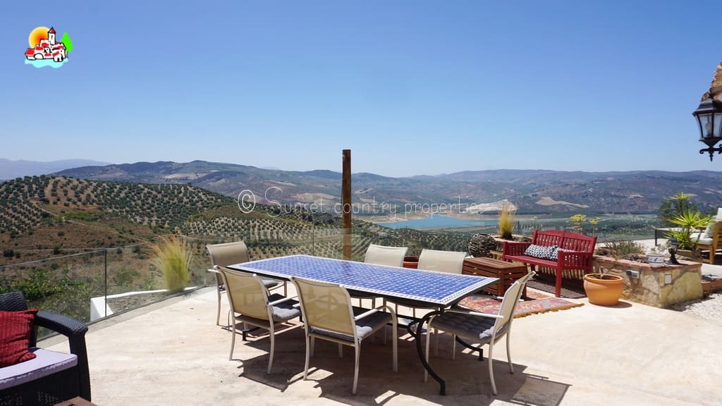 3 soveværelse Finca/Landehus til salg i Iznajar med swimmingpool garage - € 399.950 (Ref: 9239299)