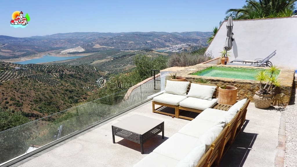 3 soveværelse Finca/Landehus til salg i Iznajar med swimmingpool garage - € 399.950 (Ref: 9239299)