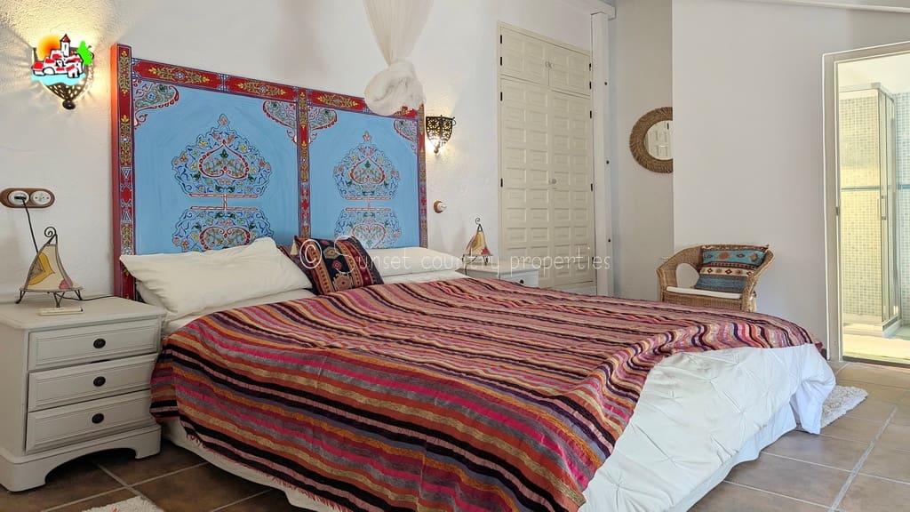 3 soveværelse Finca/Landehus til salg i Iznajar med swimmingpool garage - € 399.950 (Ref: 9239299)