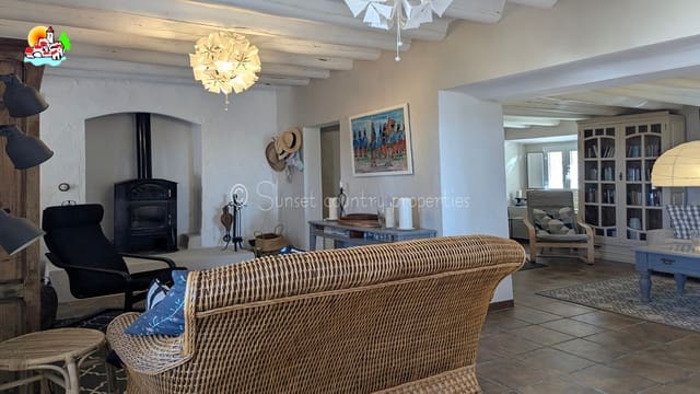 3 bedroom Finca/Country House for sale in Iznájar with pool garage - € 399,950 (Ref: 9239299)