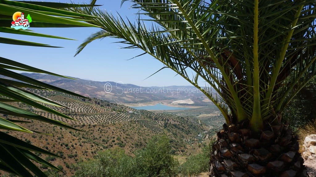 3 soveværelse Finca/Landehus til salg i Iznajar med swimmingpool garage - € 399.950 (Ref: 9239299)