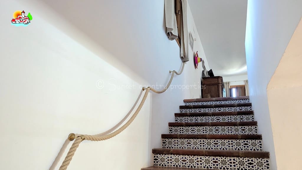 9 soveværelse Guesthouse/B & B til salg i Iznajar med swimmingpool garage - € 890.000 (Ref: 9239308)