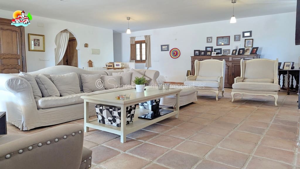 9 soveværelse Guesthouse/B & B til salg i Iznajar med swimmingpool garage - € 890.000 (Ref: 9239308)