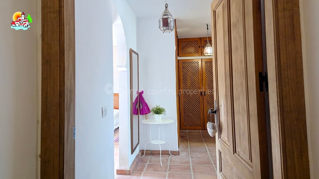 9 soveværelse Guesthouse/B & B til salg i Iznajar med swimmingpool garage - € 890.000 (Ref: 9239308)