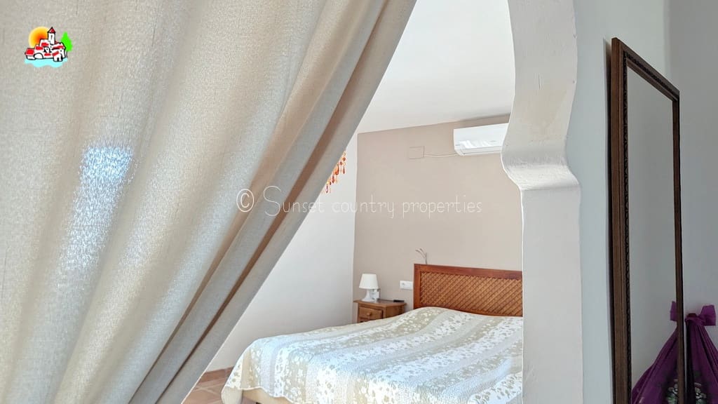 9 soveværelse Guesthouse/B & B til salg i Iznajar med swimmingpool garage - € 890.000 (Ref: 9239308)