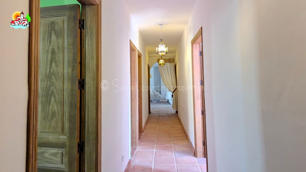 9 soveværelse Guesthouse/B & B til salg i Iznajar med swimmingpool garage - € 890.000 (Ref: 9239308)