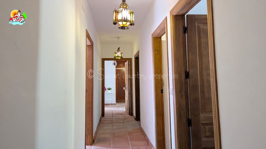 9 soveværelse Guesthouse/B & B til salg i Iznajar med swimmingpool garage - € 890.000 (Ref: 9239308)