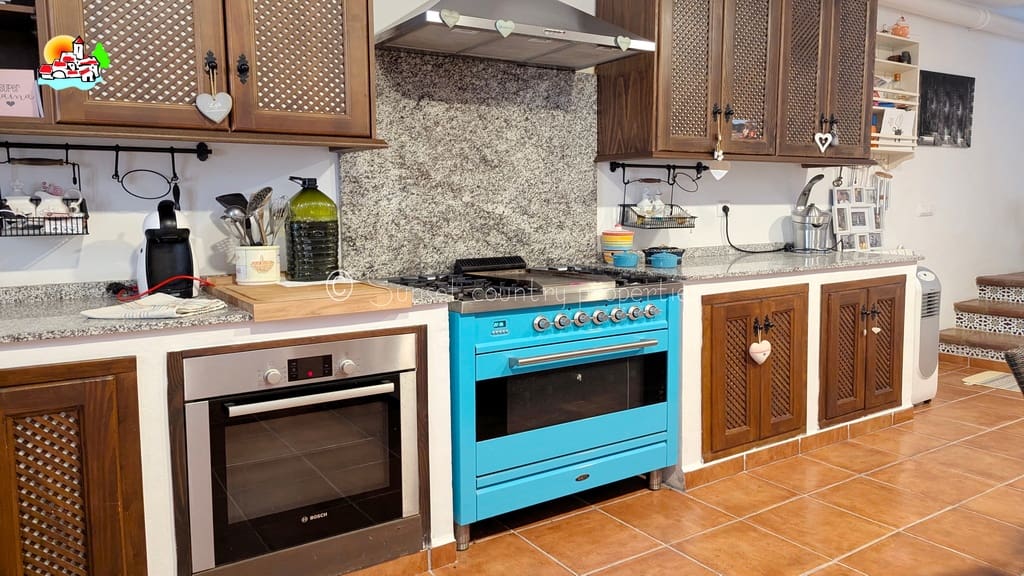 9 soveværelse Guesthouse/B & B til salg i Iznajar med swimmingpool garage - € 890.000 (Ref: 9239308)