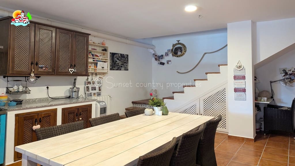 9 soveværelse Guesthouse/B & B til salg i Iznajar med swimmingpool garage - € 890.000 (Ref: 9239308)