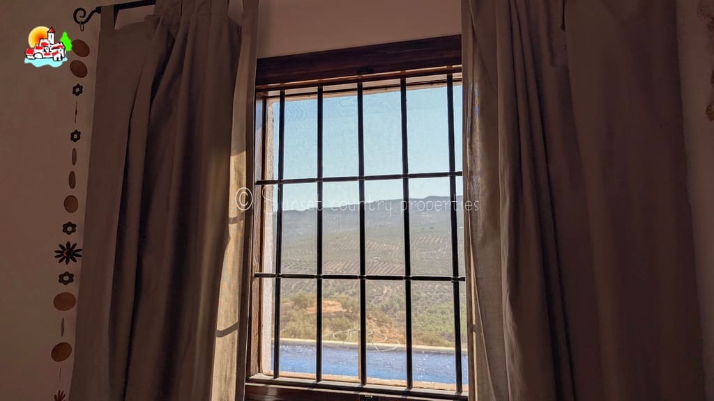 9 soveværelse Guesthouse/B & B til salg i Iznajar med swimmingpool garage - € 890.000 (Ref: 9239308)