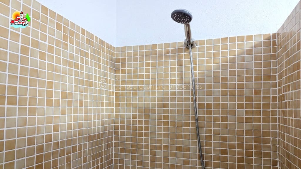 9 soveværelse Guesthouse/B & B til salg i Iznajar med swimmingpool garage - € 890.000 (Ref: 9239308)