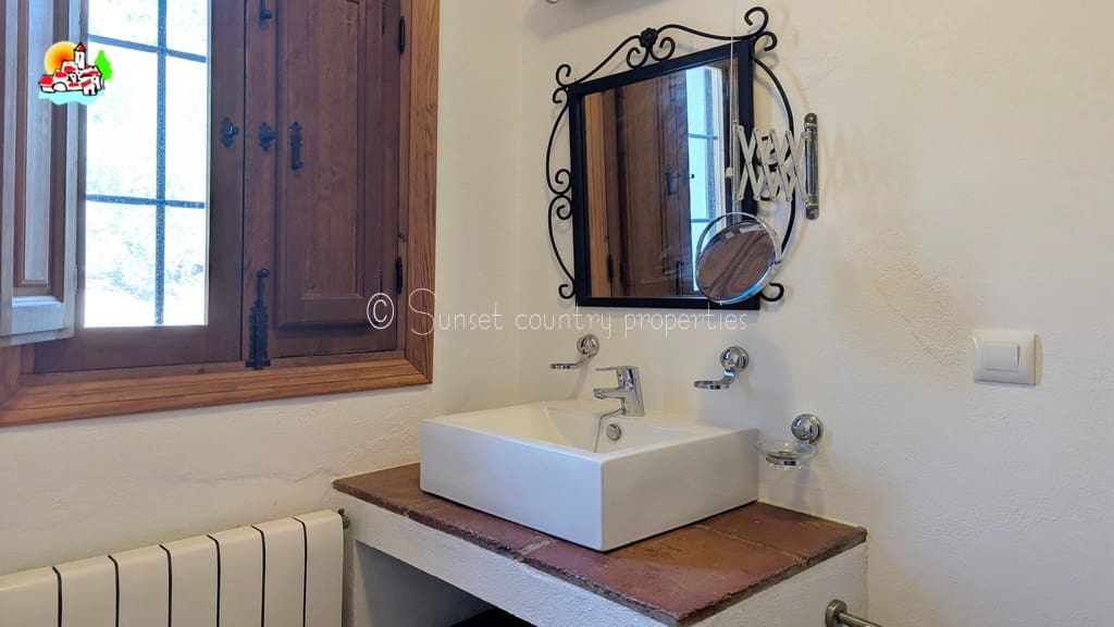 9 soveværelse Guesthouse/B & B til salg i Iznajar med swimmingpool garage - € 890.000 (Ref: 9239308)