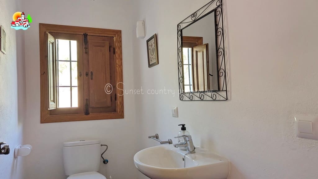 9 soveværelse Guesthouse/B & B til salg i Iznajar med swimmingpool garage - € 890.000 (Ref: 9239308)