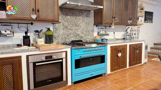 9 bedroom Guesthouse/B & B for sale in Iznájar with pool garage - € 890,000 (Ref: 9239308)