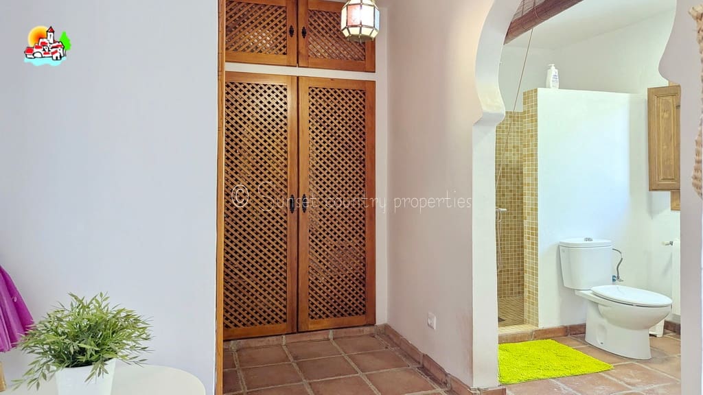 9 soveværelse Guesthouse/B & B til salg i Iznajar med swimmingpool garage - € 890.000 (Ref: 9239308)