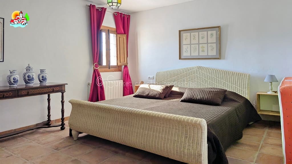 9 soveværelse Guesthouse/B & B til salg i Iznajar med swimmingpool garage - € 890.000 (Ref: 9239308)