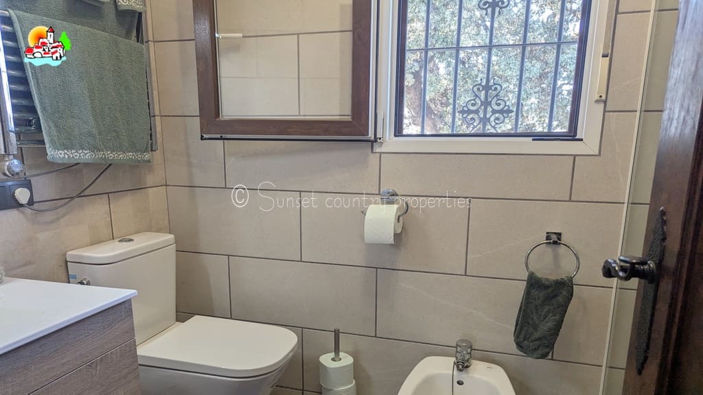 3 soveværelse Bungalow til salg i Iznajar med swimmingpool - € 275.000 (Ref: 9242353)